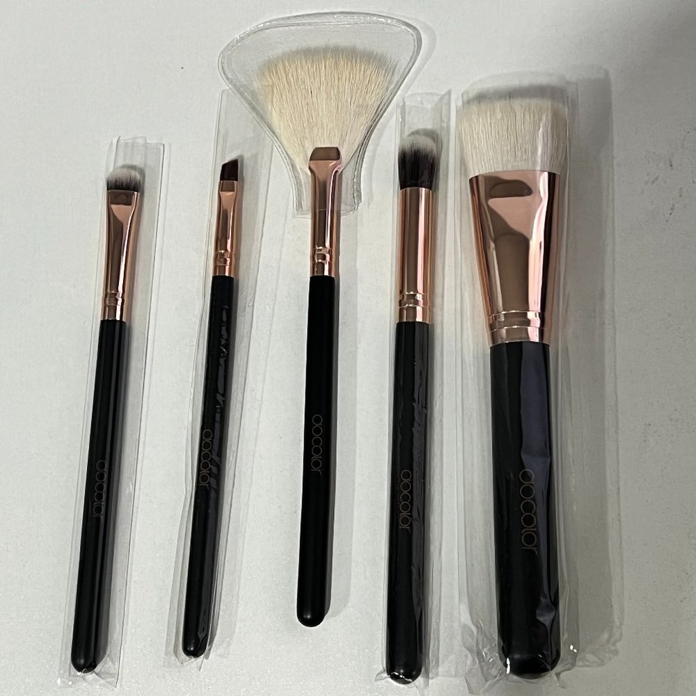 MAKEUP BRUSHES